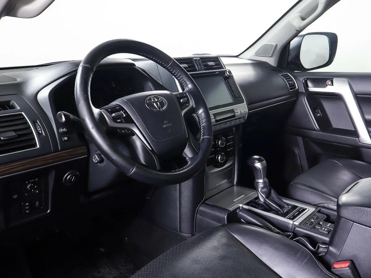 Toyota Land Cruiser Prado 2018, серый