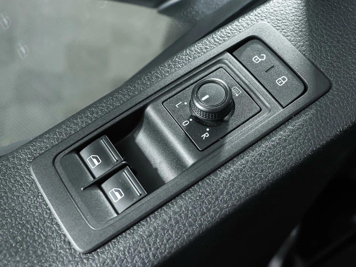 Volkswagen Caravelle 2019, серый