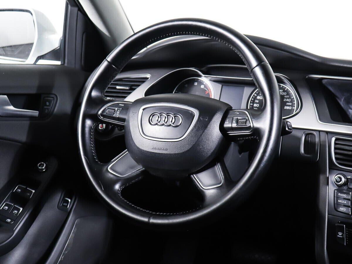 Audi A4 2015, белый
