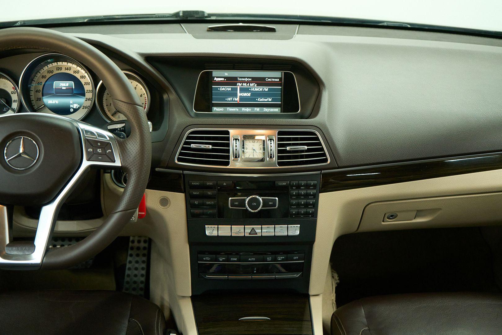 Mercedes-Benz E-Класс 2014, коричневый