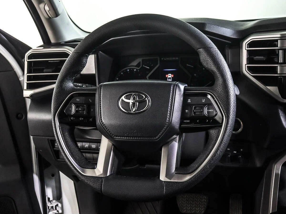 Toyota Tundra 2024, белый