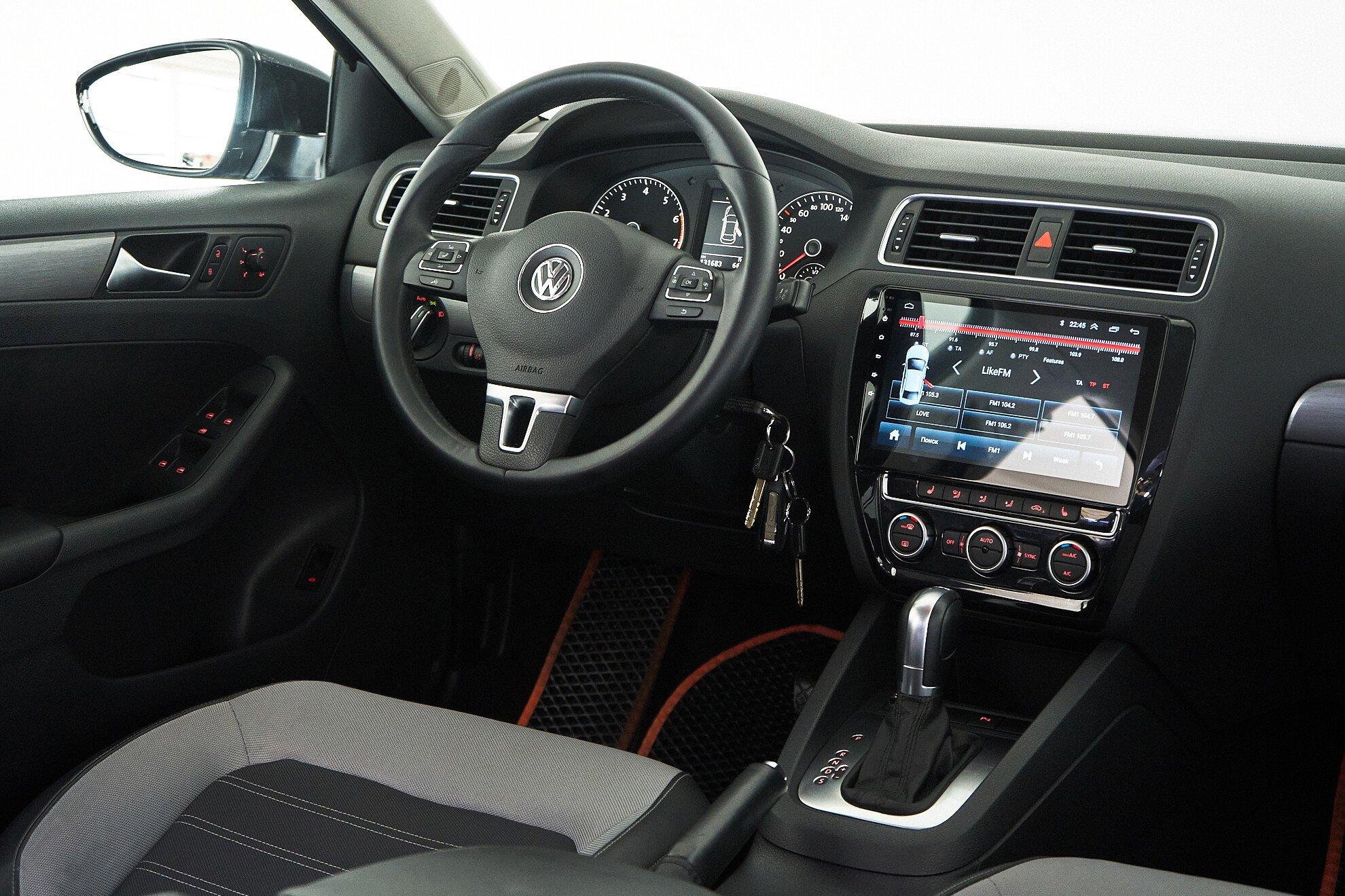 Volkswagen Jetta 2013, черный