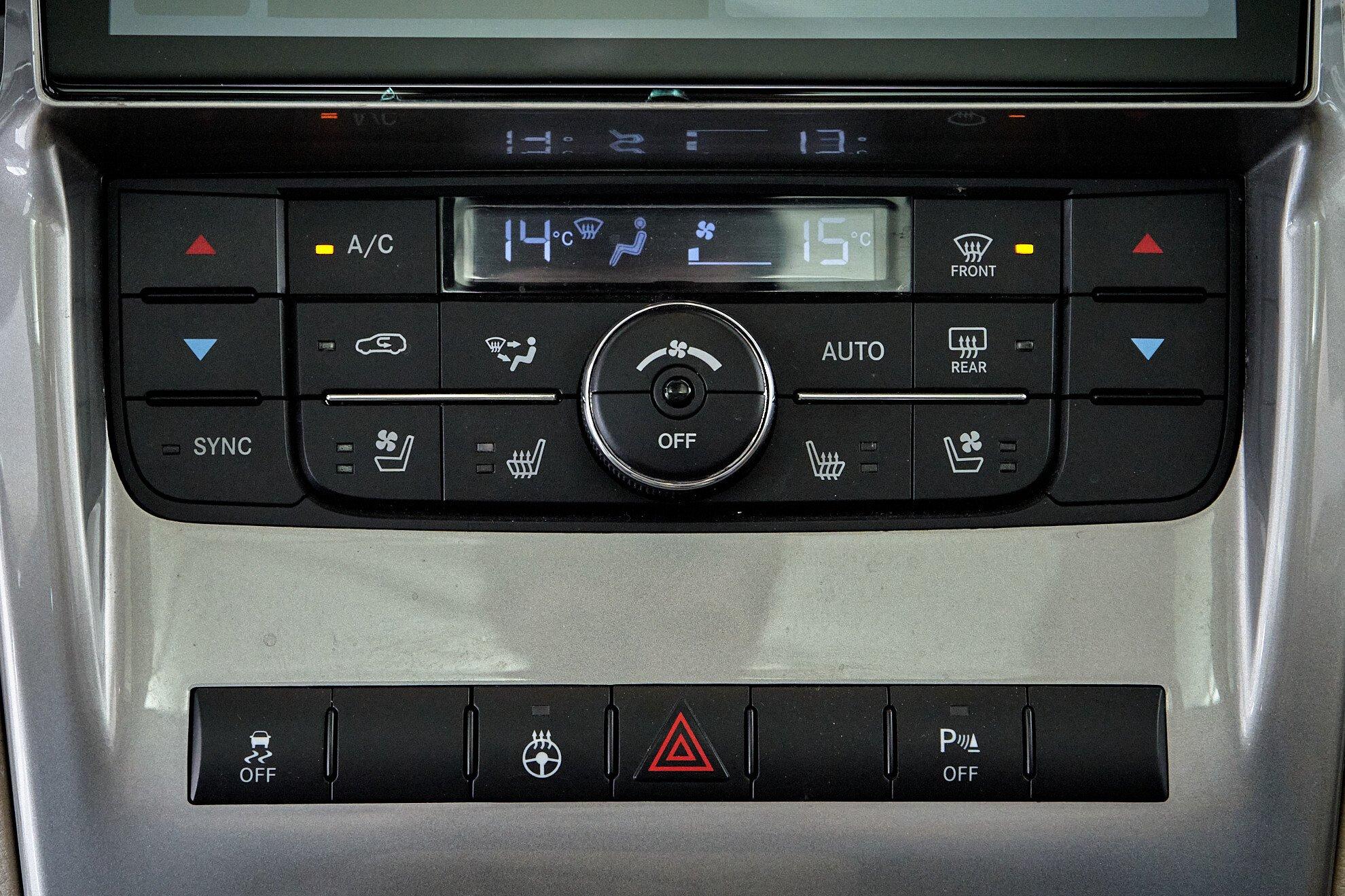 Jeep Grand Cherokee 2010, белый