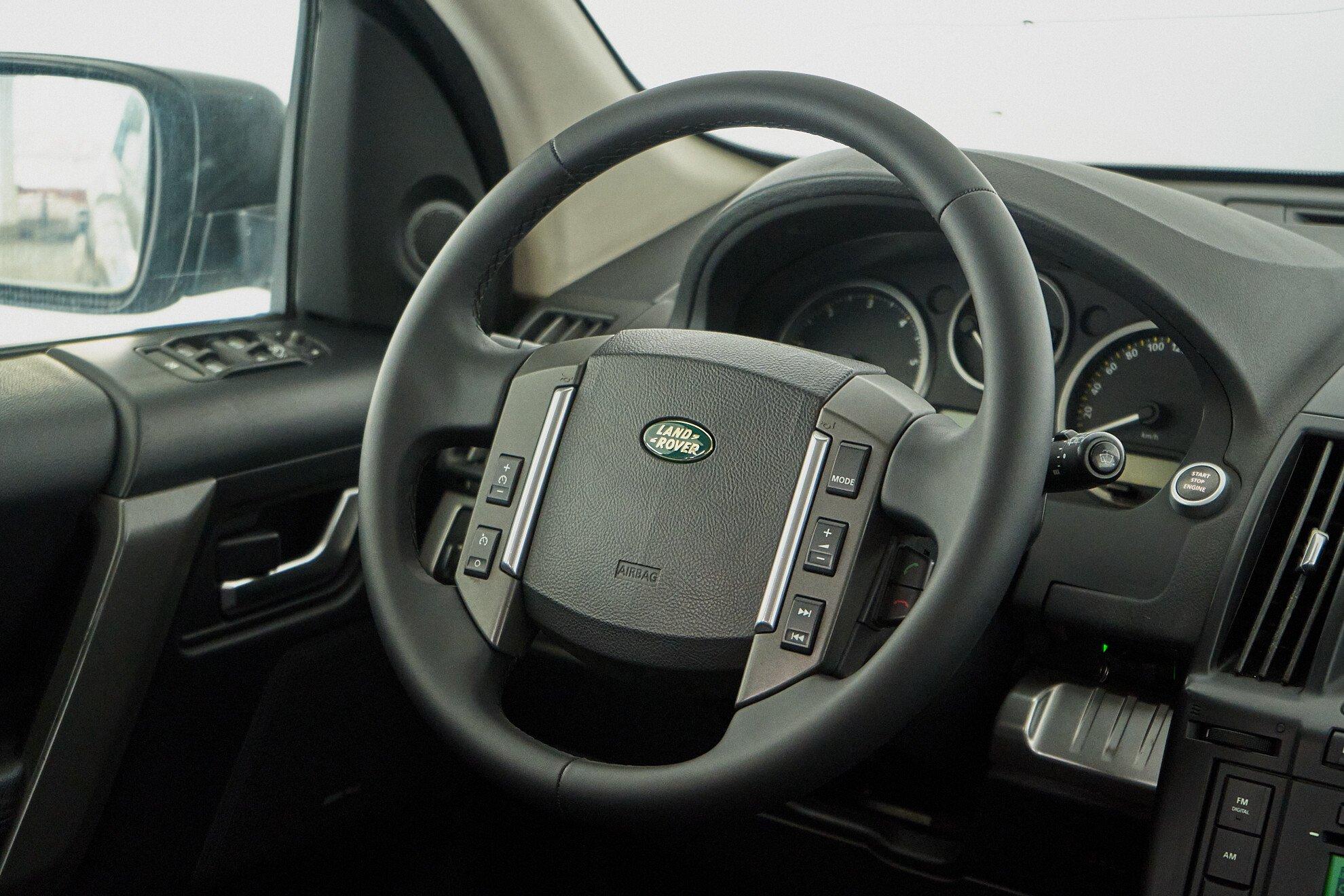 Land Rover Freelander 2010, серый