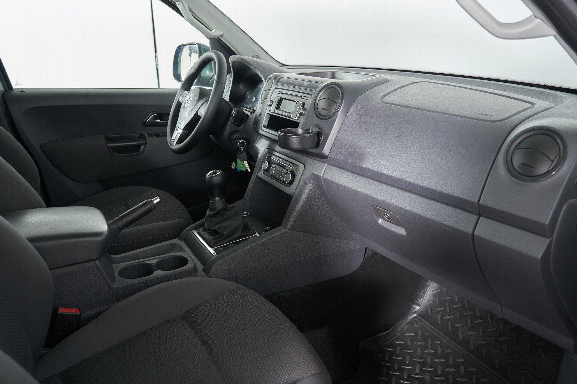 Volkswagen Amarok 2012, серый