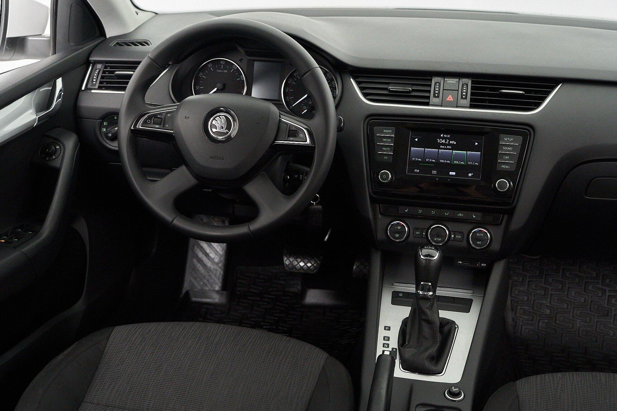 Skoda Octavia 2014, белый