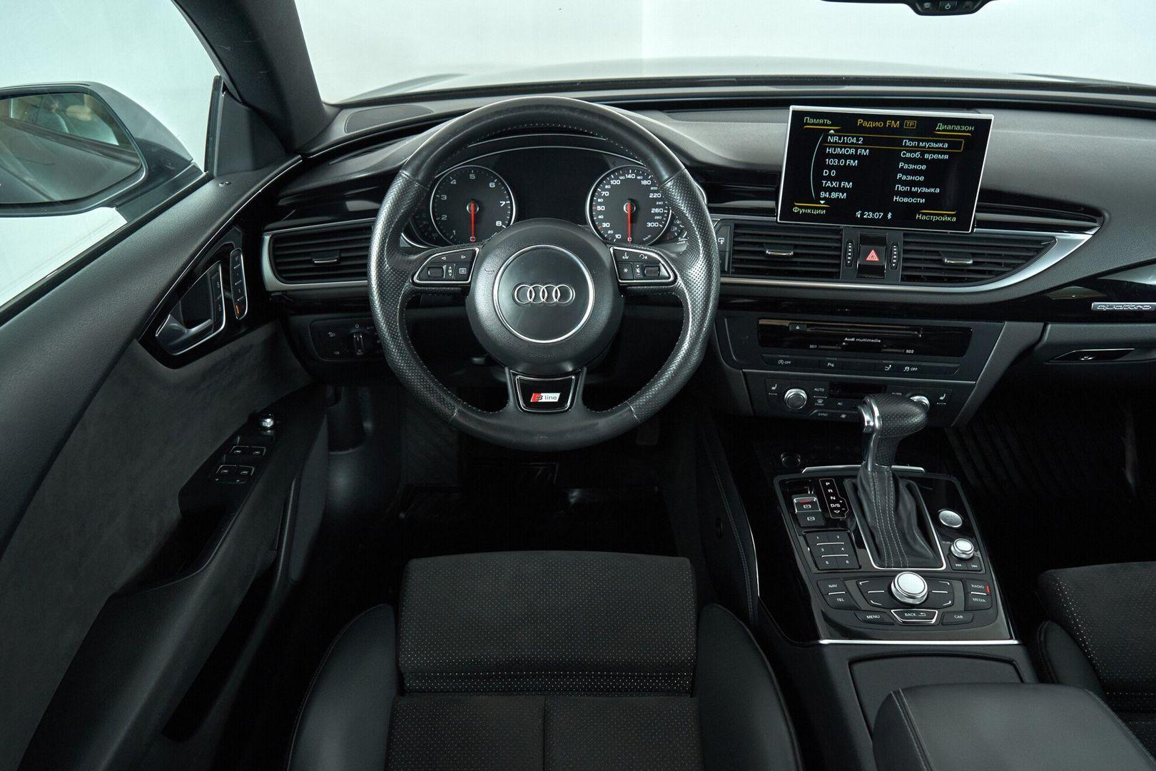 Audi A7 2013, серый