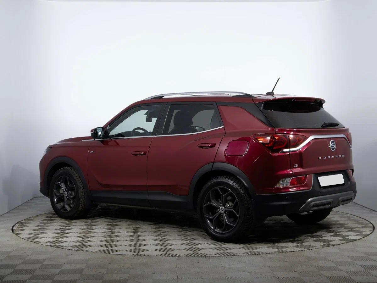 SsangYong Korando 2022, красный
