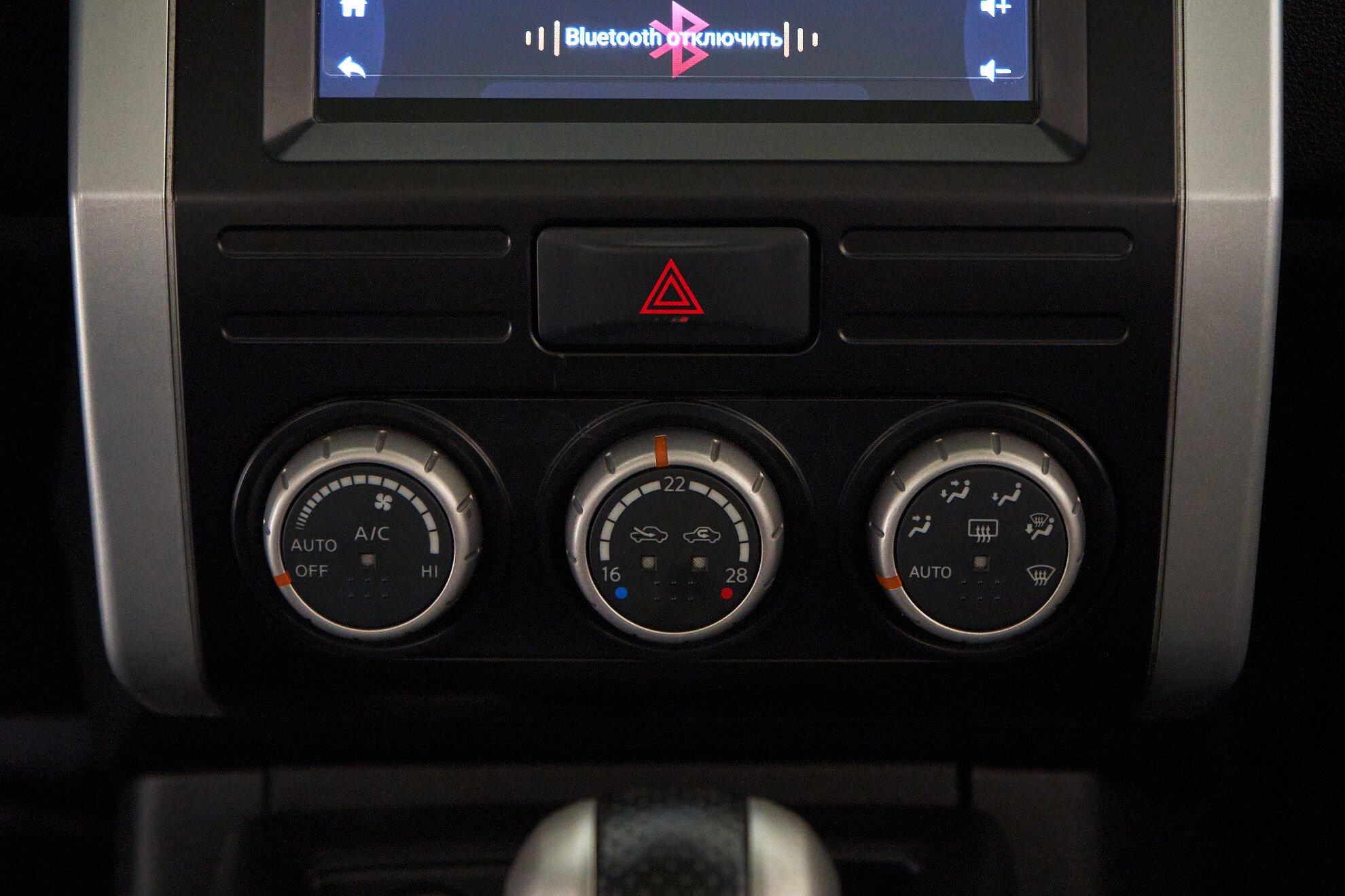 Nissan X-Trail 2011, черный