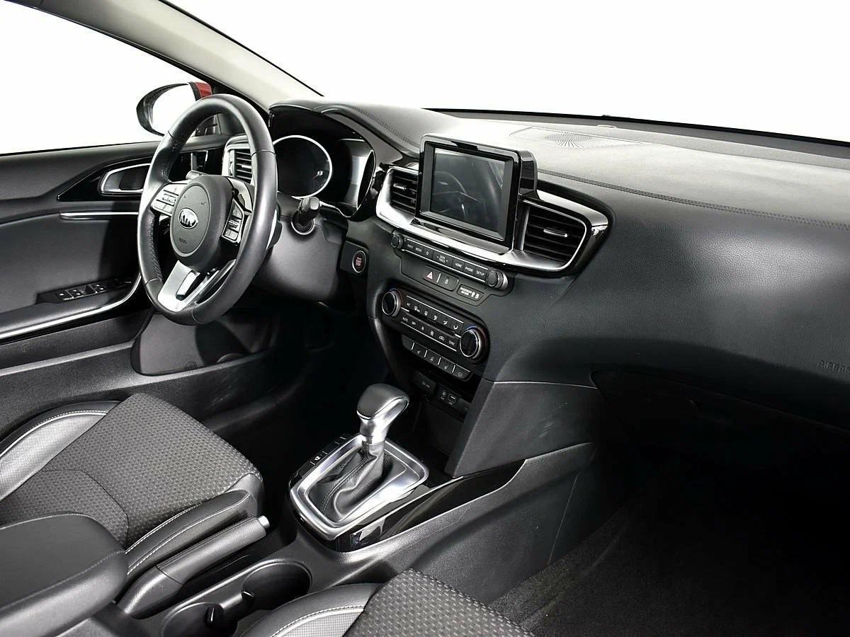 Kia Ceed 2020, красный