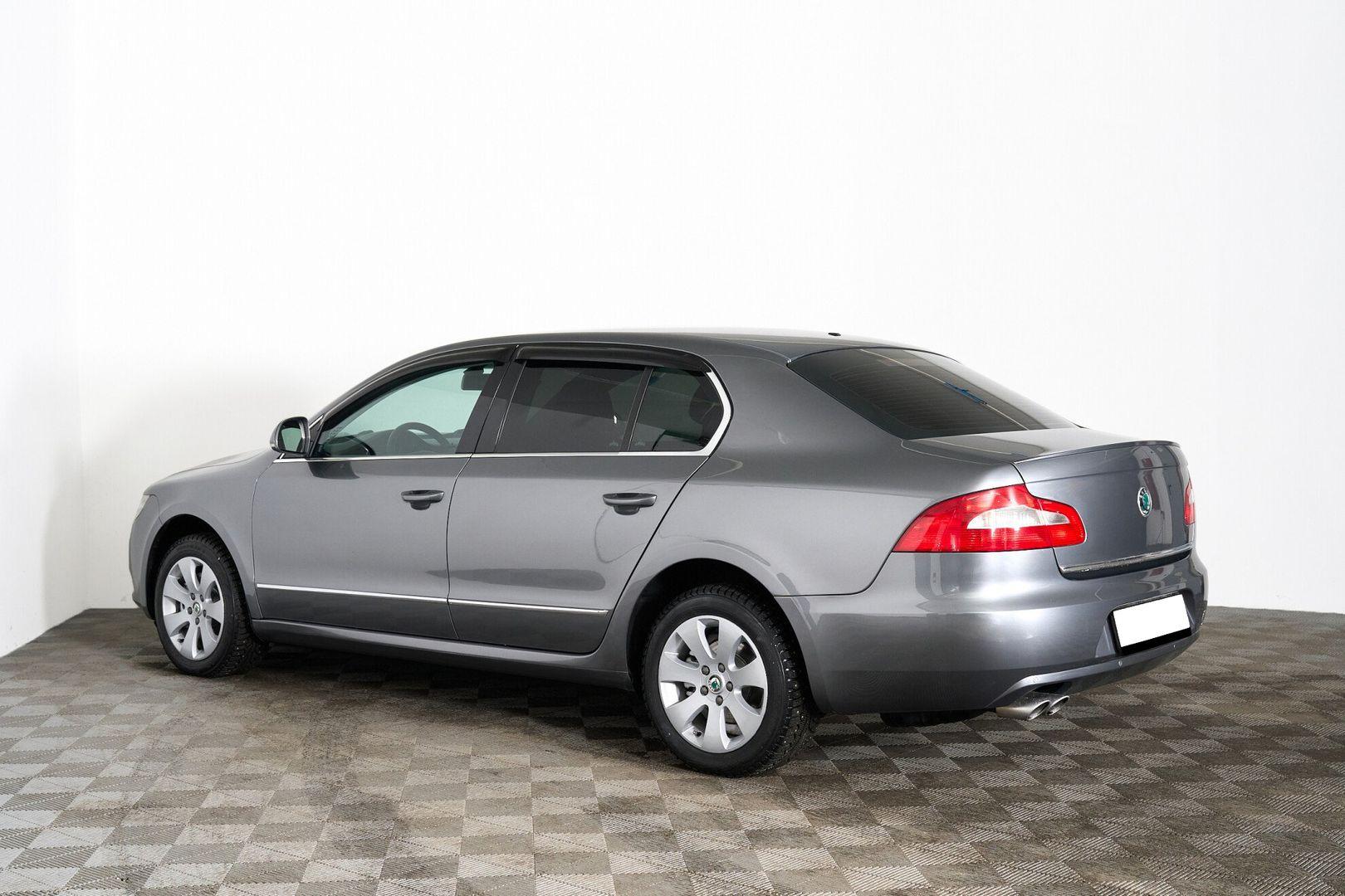 Skoda Superb 2011, серый