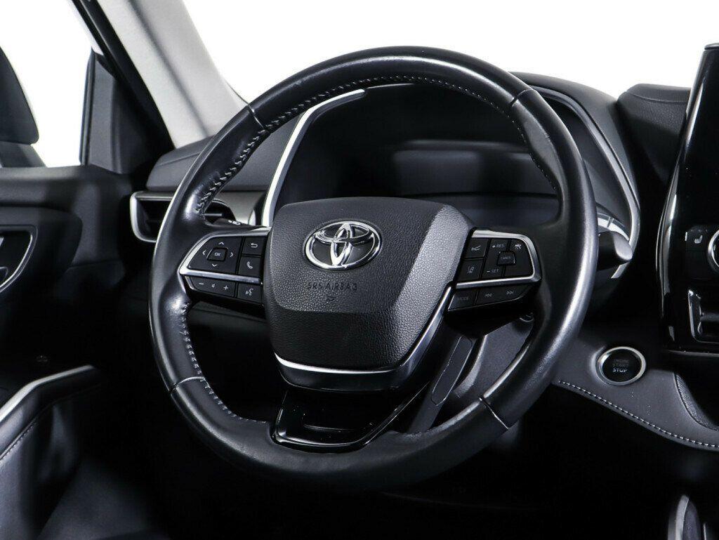 Toyota Highlander 2022, черный