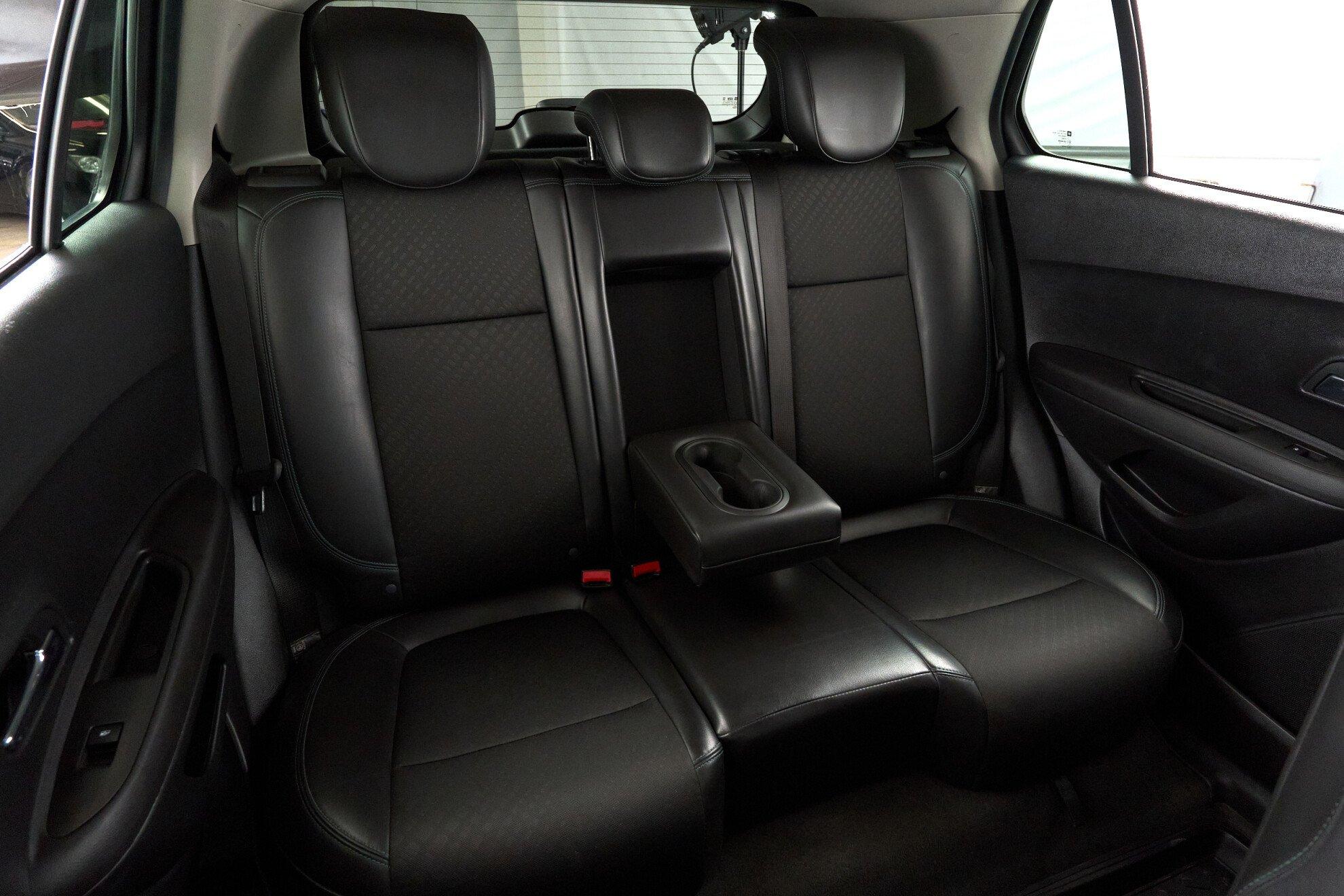 Chevrolet Tracker 2016, коричневый