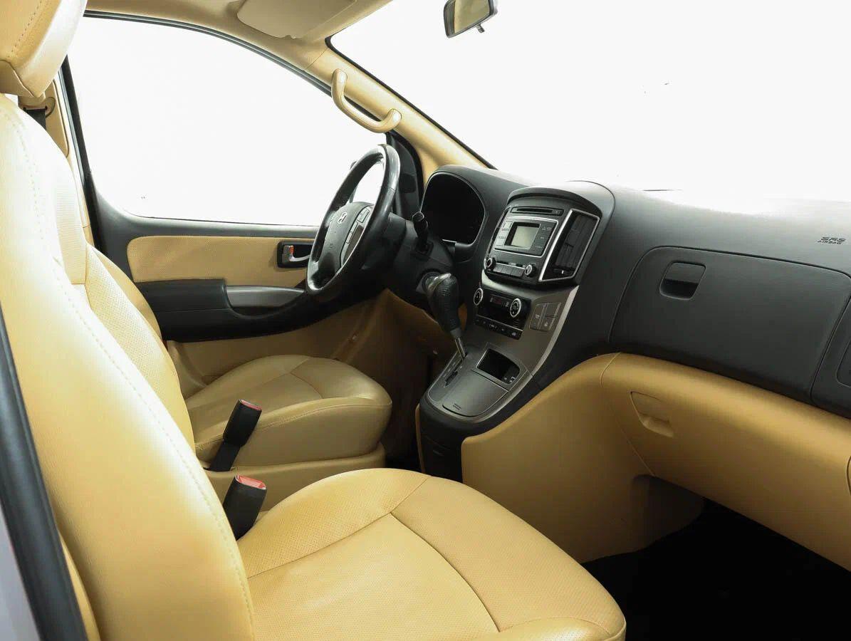 Hyundai H-1 2015, серебряный