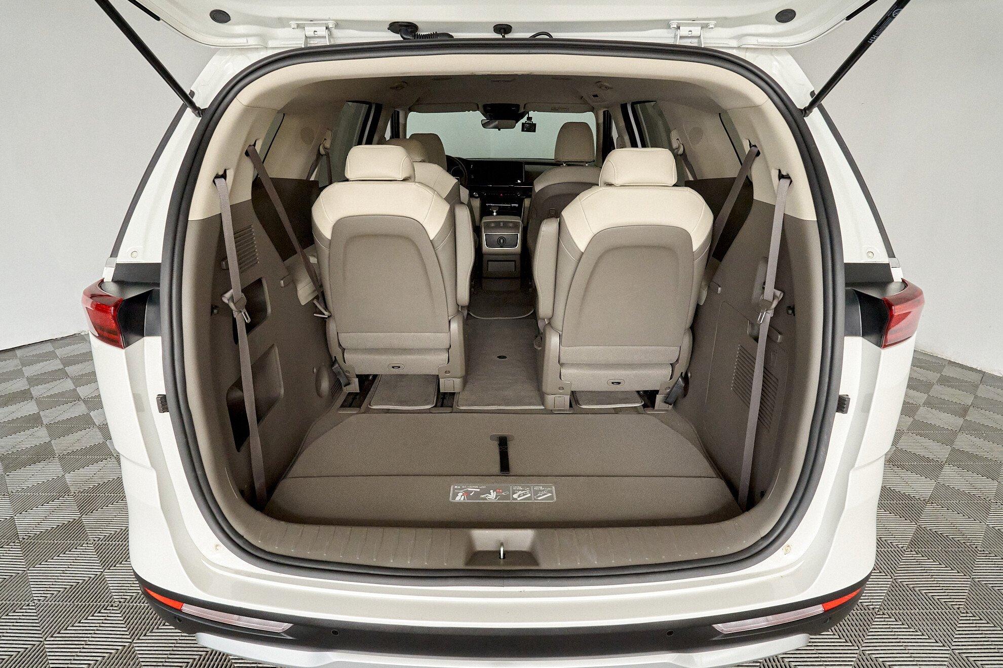 Kia Carnival 2021, белый