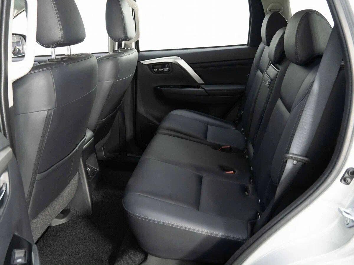 Mitsubishi Montero Sport 2022, серебряный