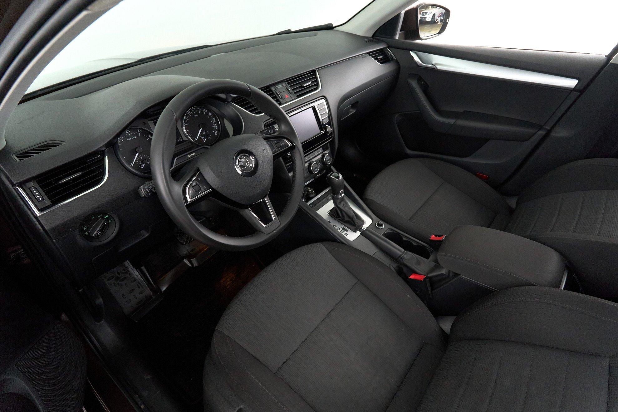 Skoda Octavia 2016, коричневый