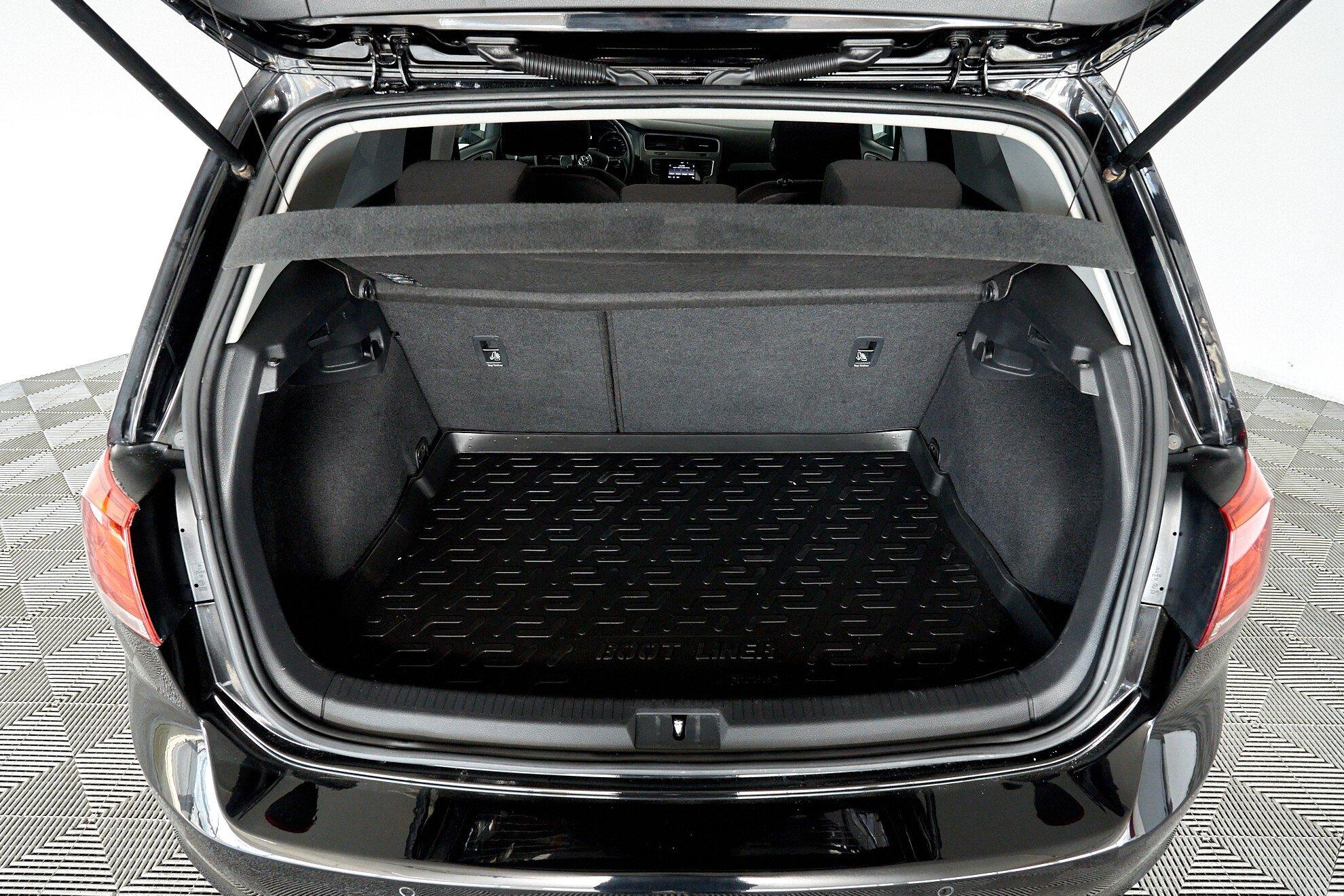 Volkswagen Golf 2013, черный