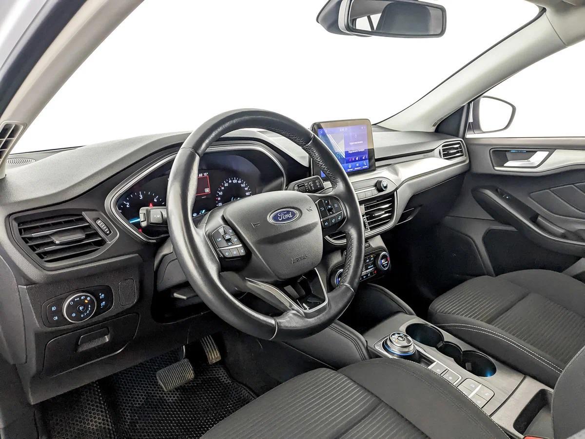 Ford Focus 2021, белый