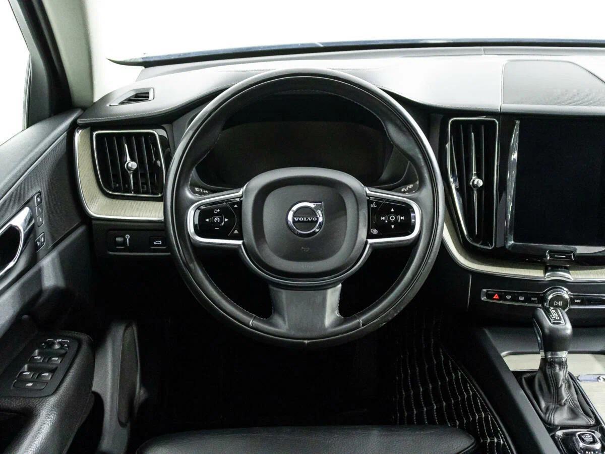 Volvo XC60 2019, серый
