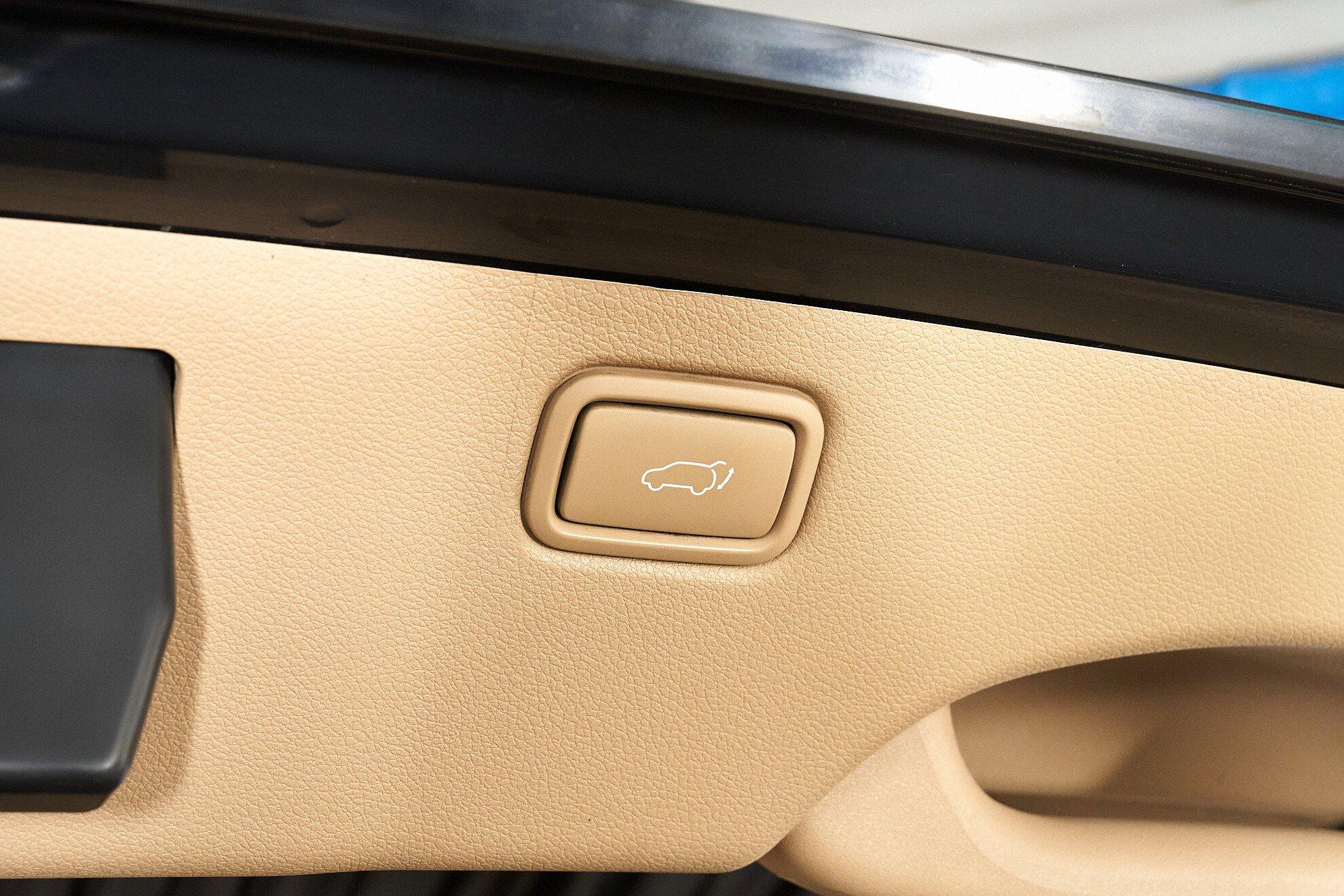 Kia Carnival 2020, черный