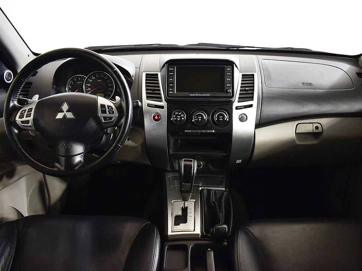 Mitsubishi Pajero Sport 2013, коричневый