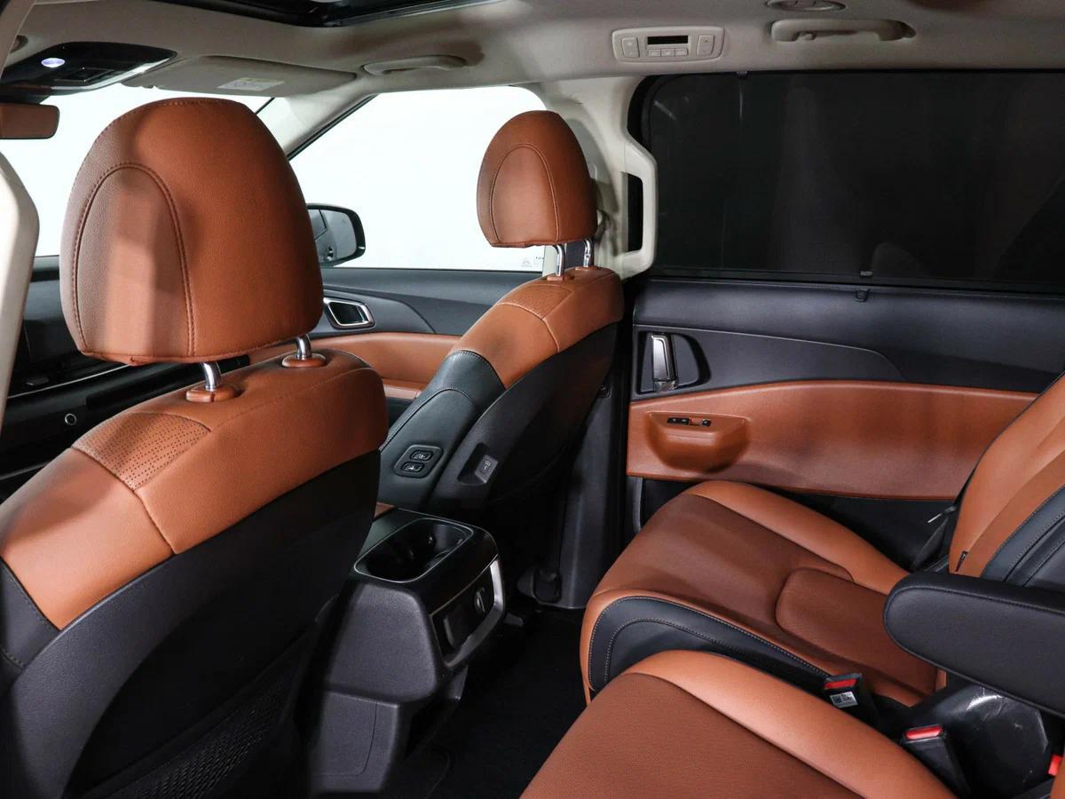 Kia Carnival 2024, черный