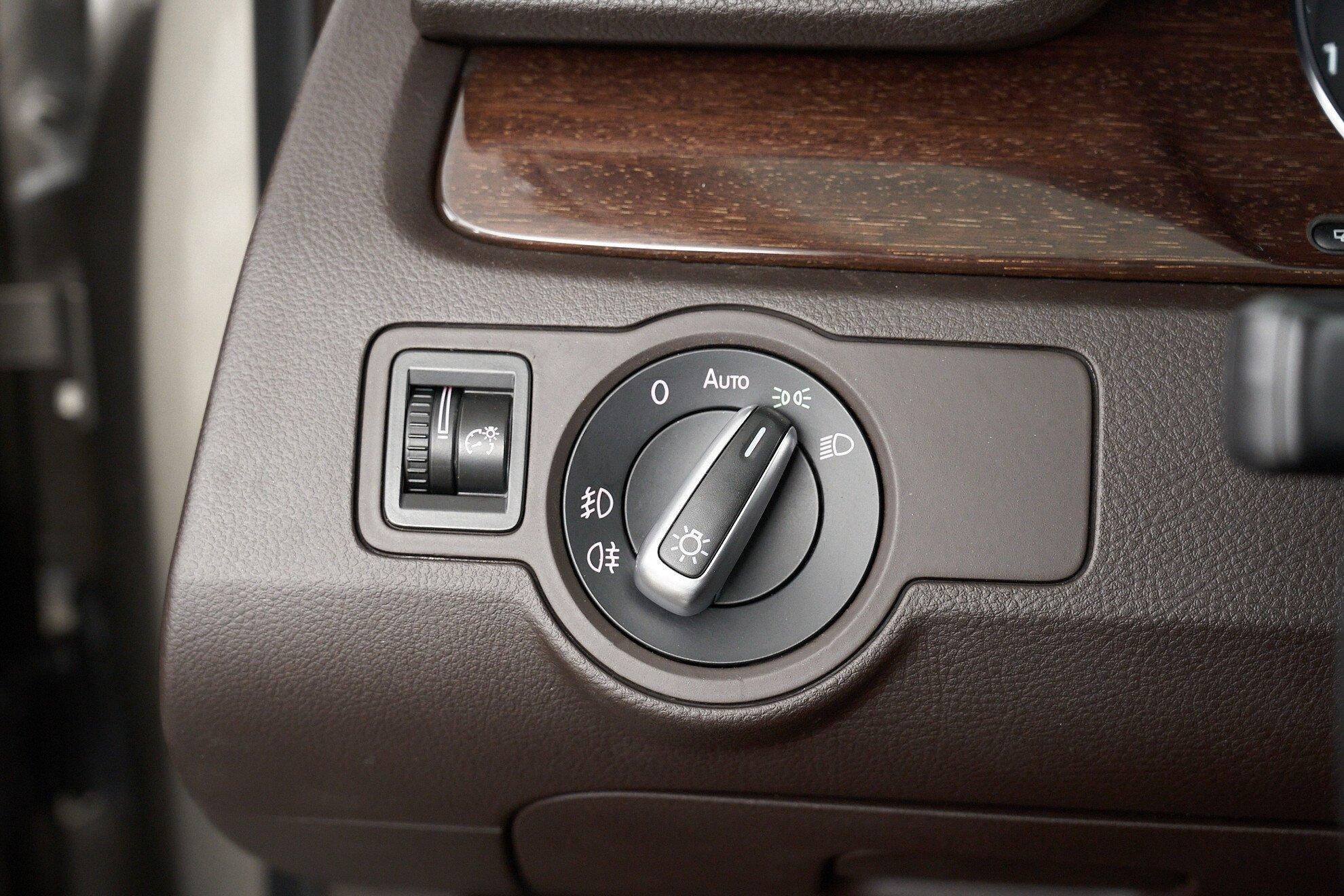 Volkswagen Passat 2013, бежевый