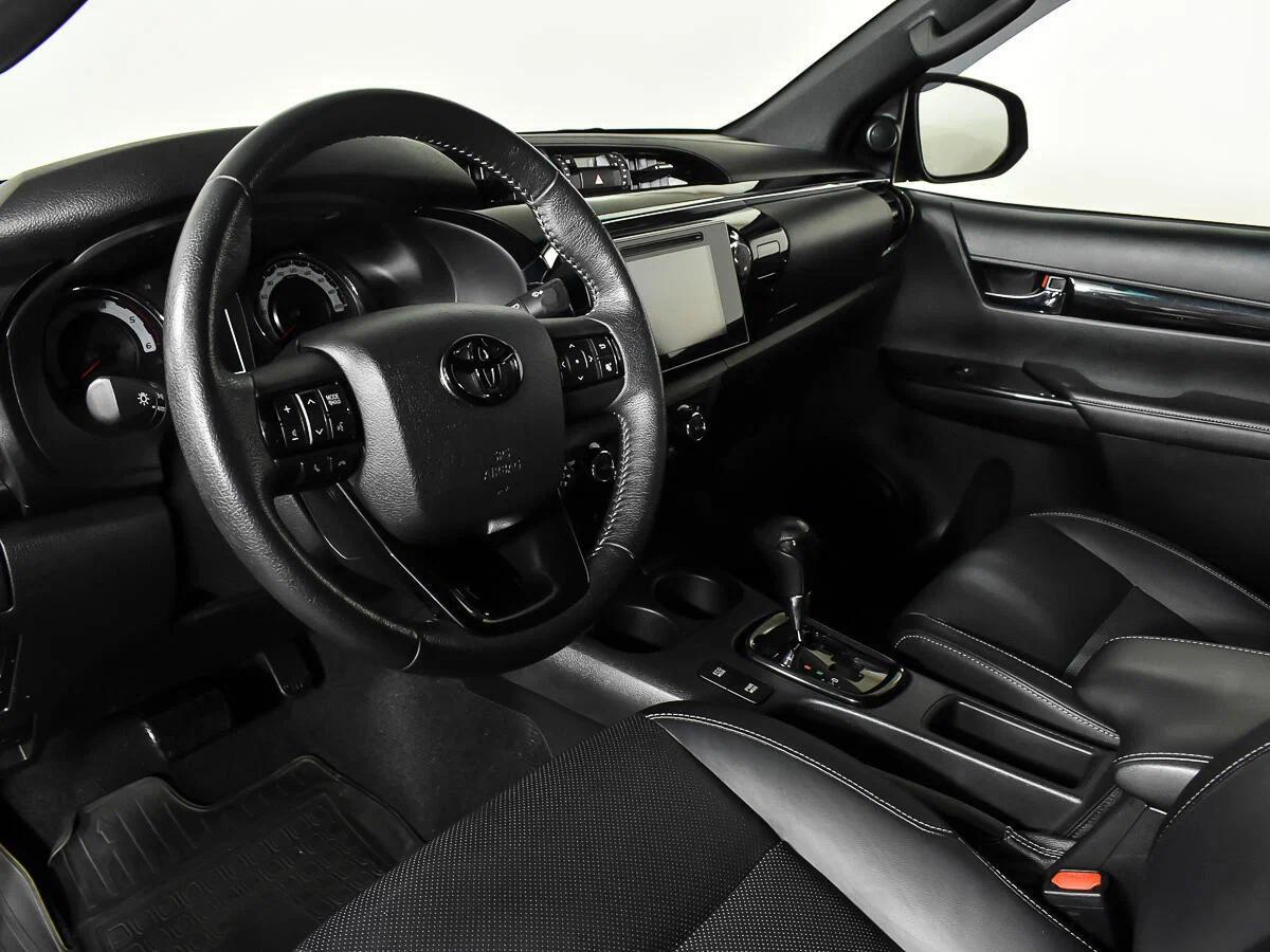 Toyota Hilux 2019, черный