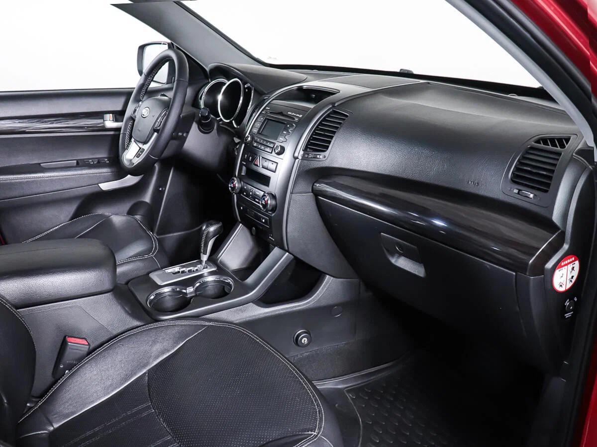 Kia Sorento 2011, красный