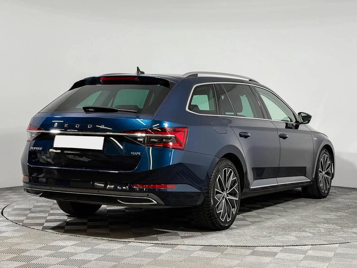 Skoda Superb 2021, синий