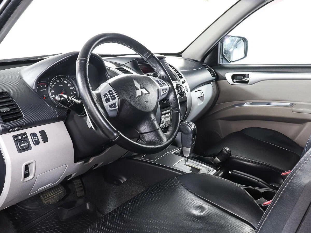 Mitsubishi Pajero Sport 2012, черный