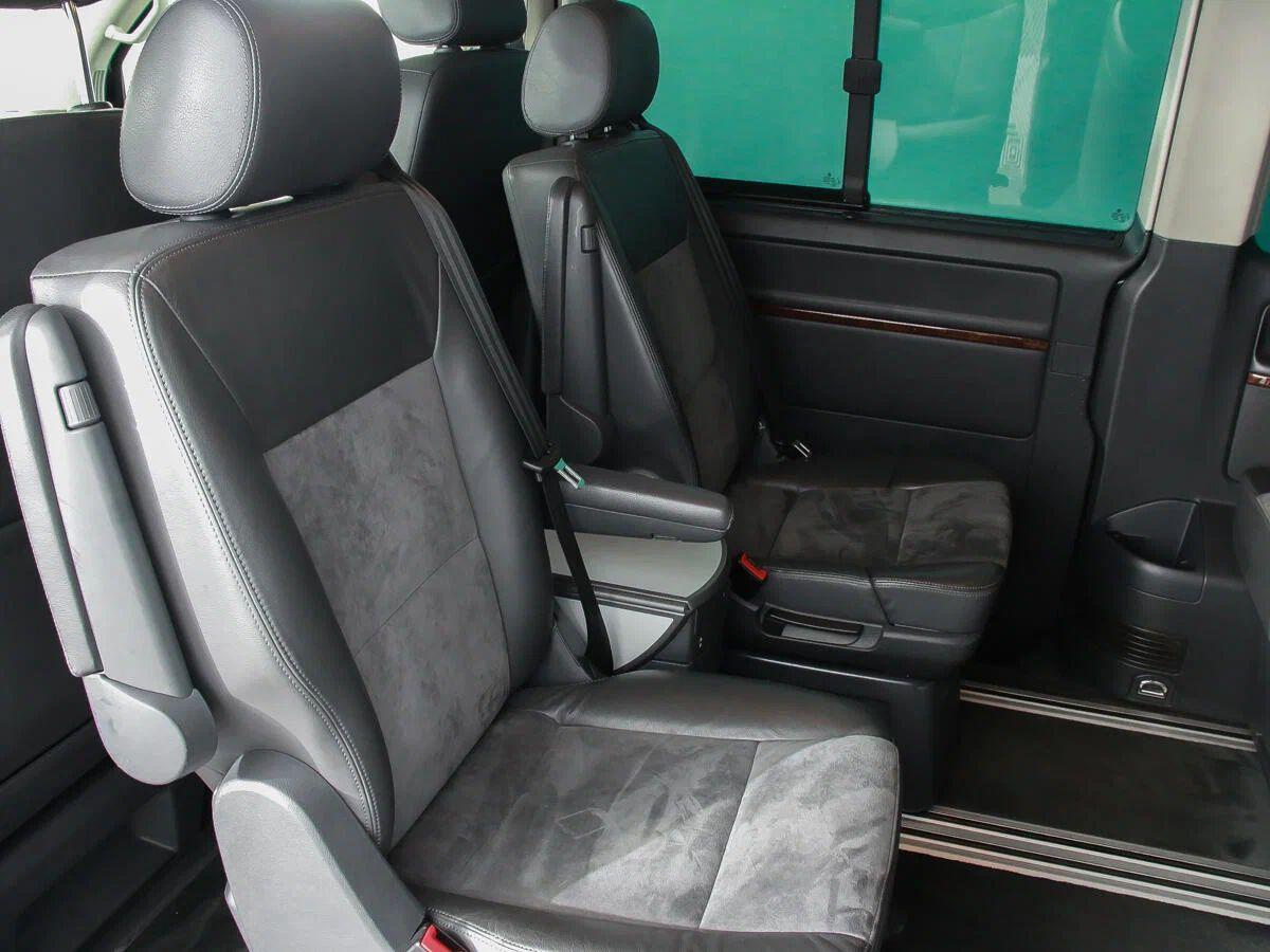 Volkswagen Multivan 2010, черный