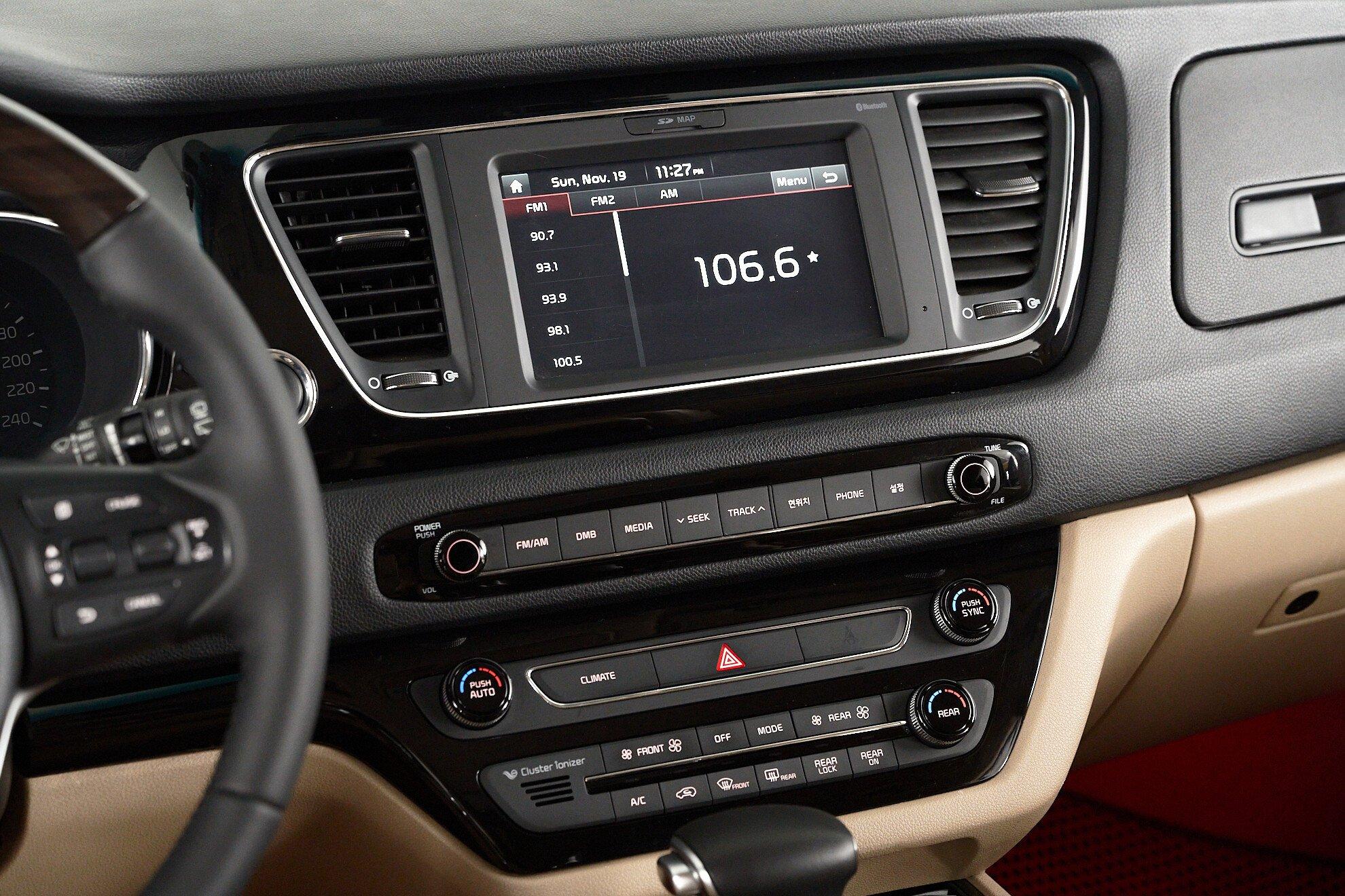 Kia Carnival 2016, черный
