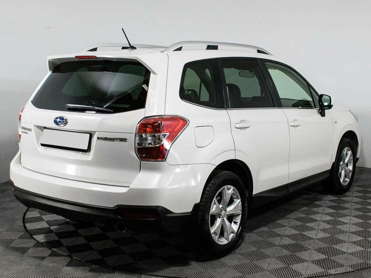 Subaru Forester 2014, белый