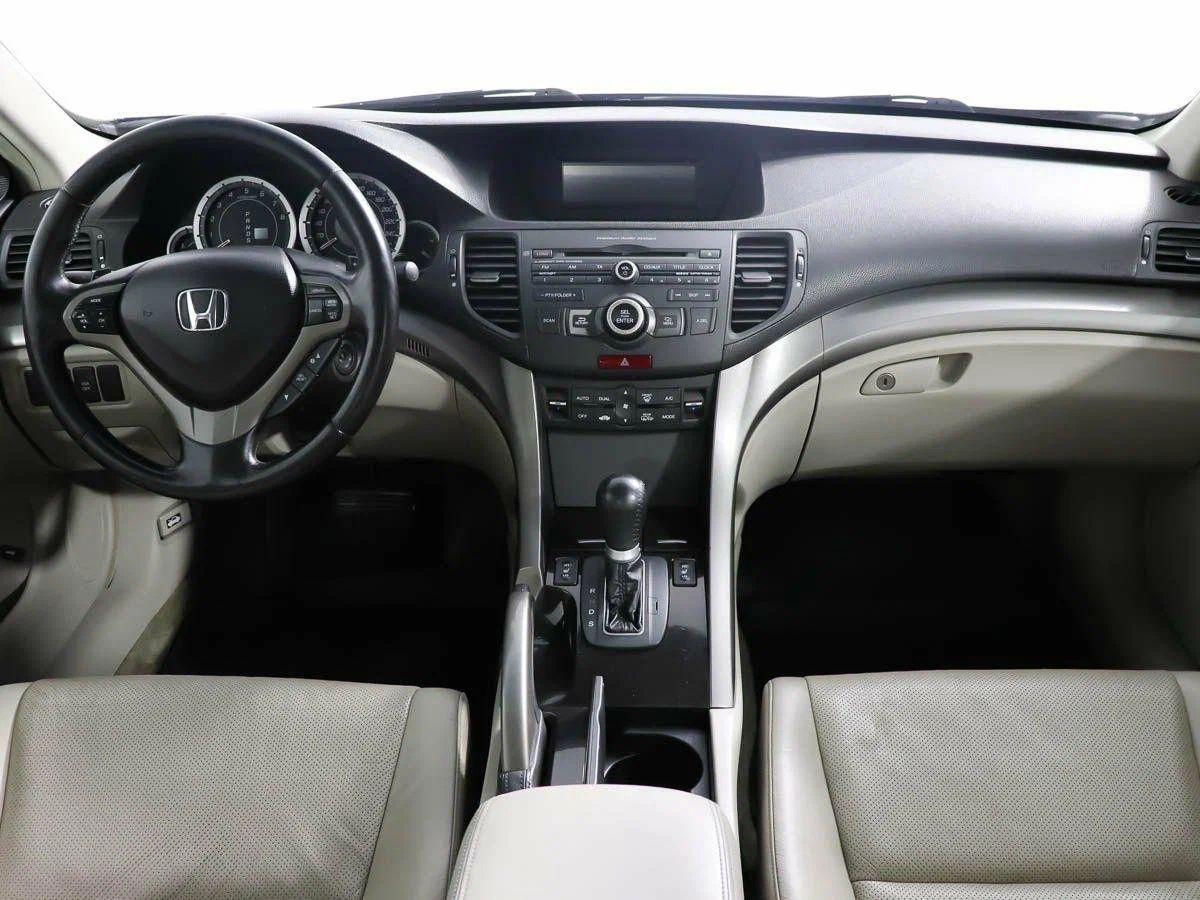 Honda Accord 2010, черный