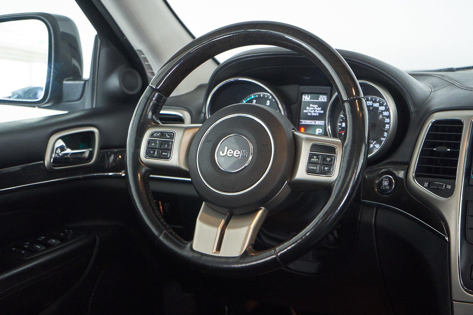 Jeep Grand Cherokee 2011, серый