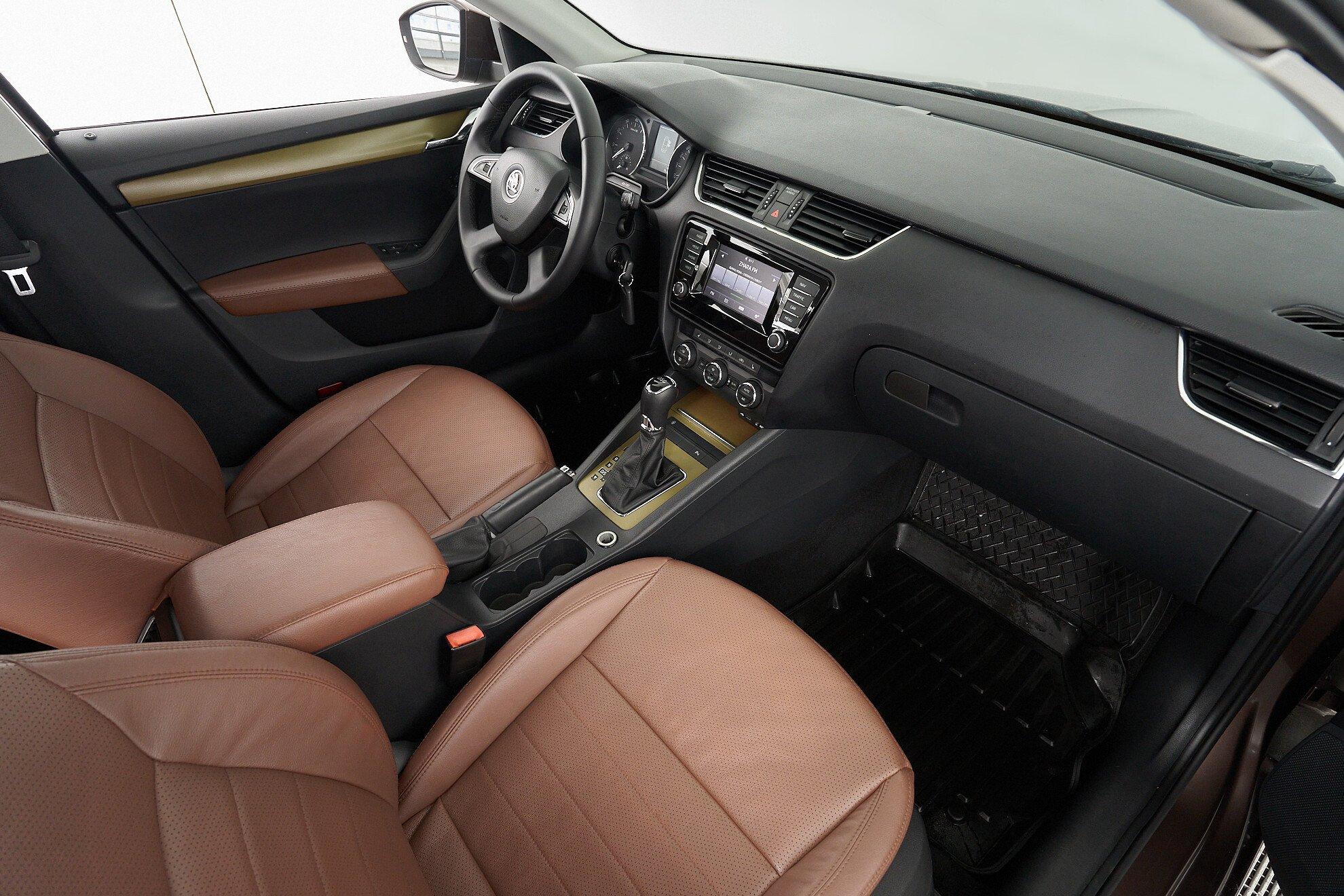 Skoda Octavia 2016, коричневый