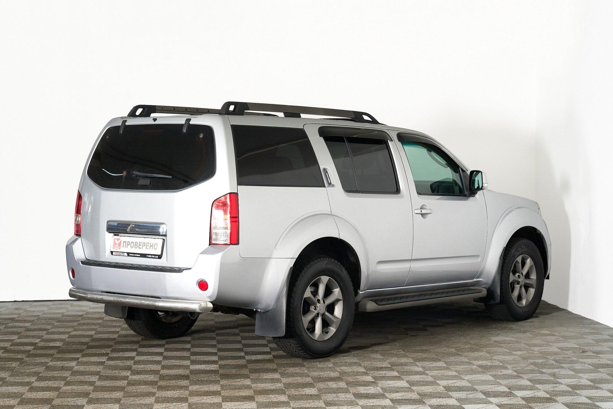 Nissan Pathfinder 2009, серебряный