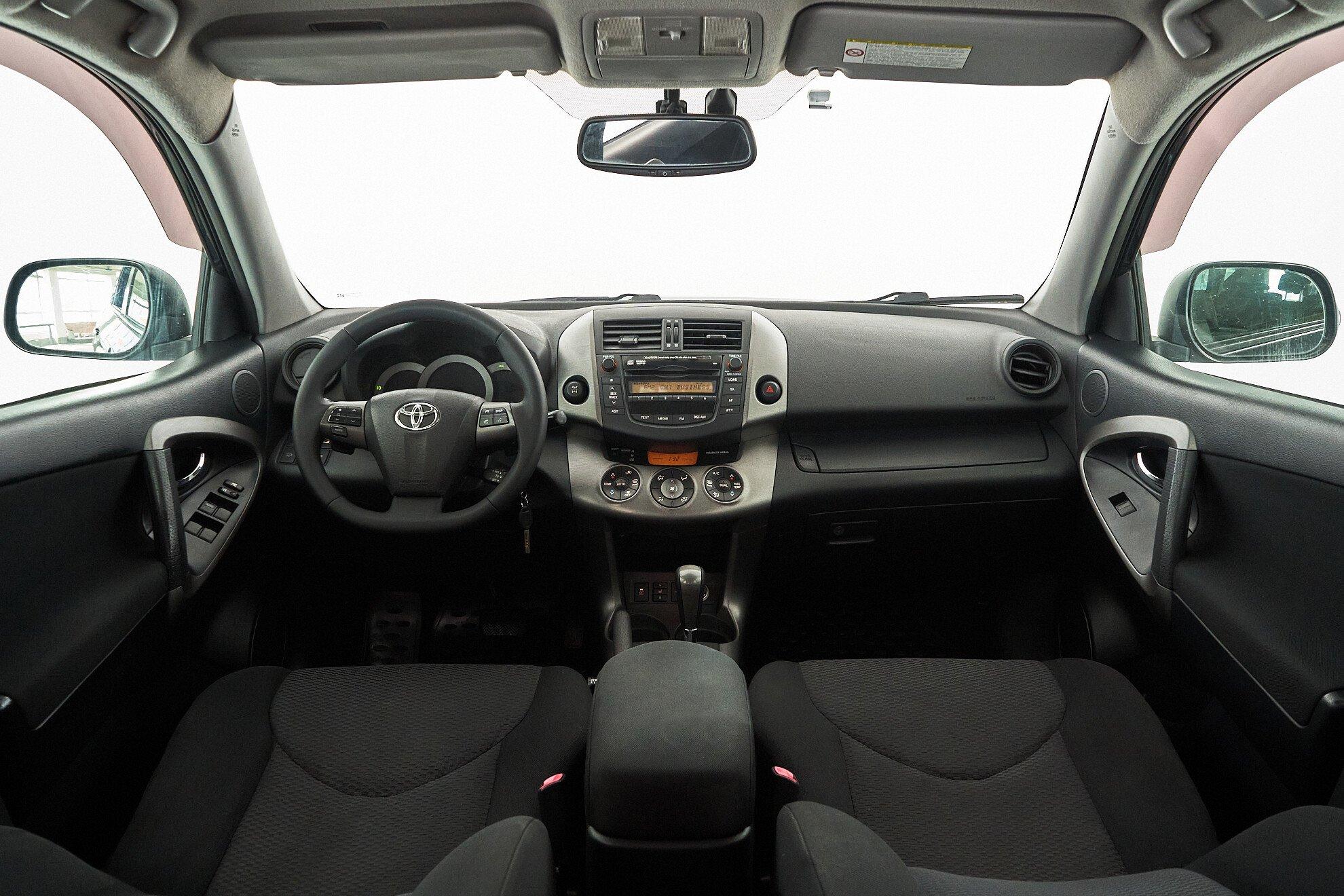 Toyota RAV4 2010, серый