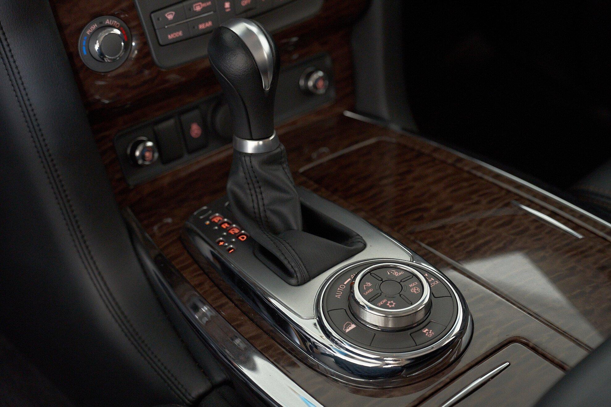 Nissan Patrol 2010, черный