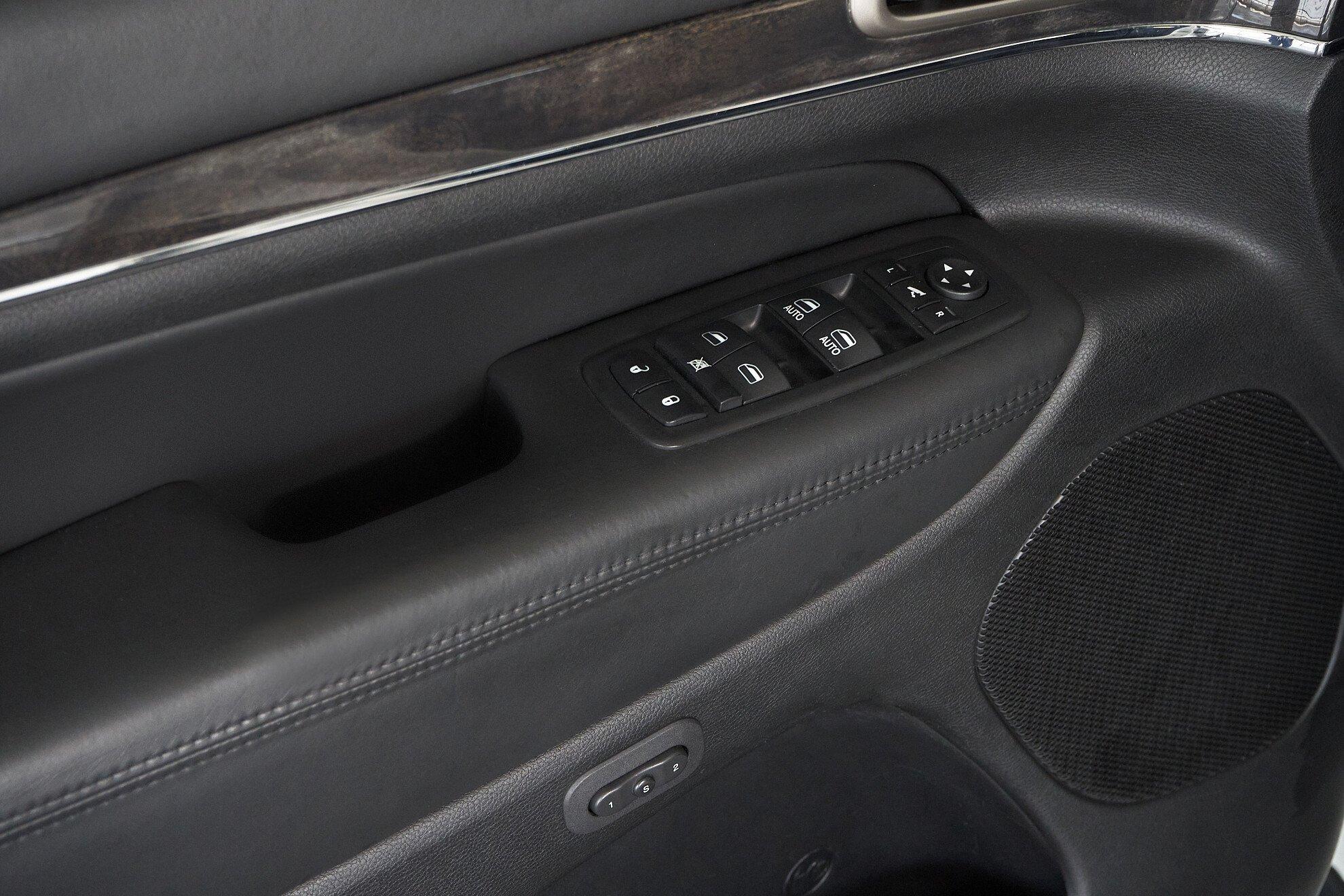 Jeep Grand Cherokee 2012, белый