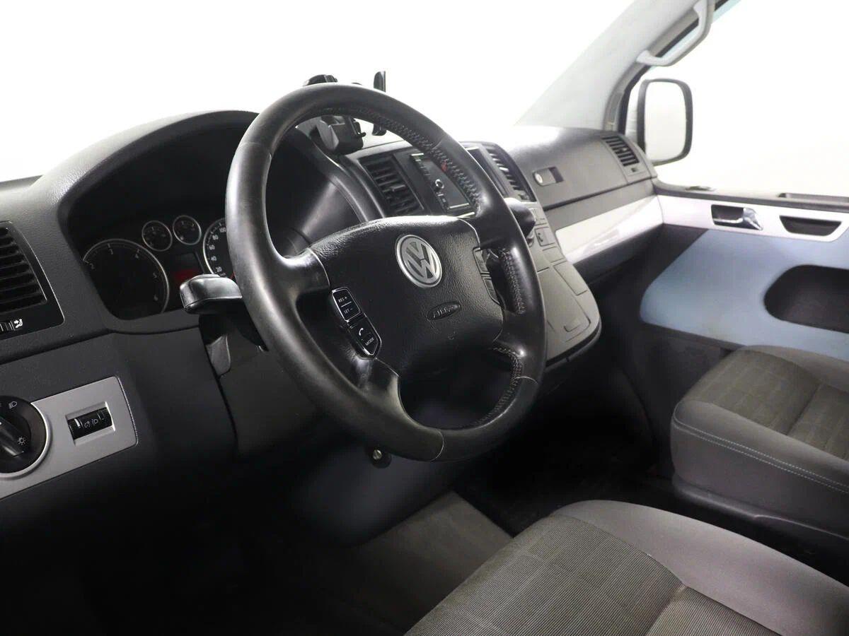 Volkswagen Multivan 2009, серебряный