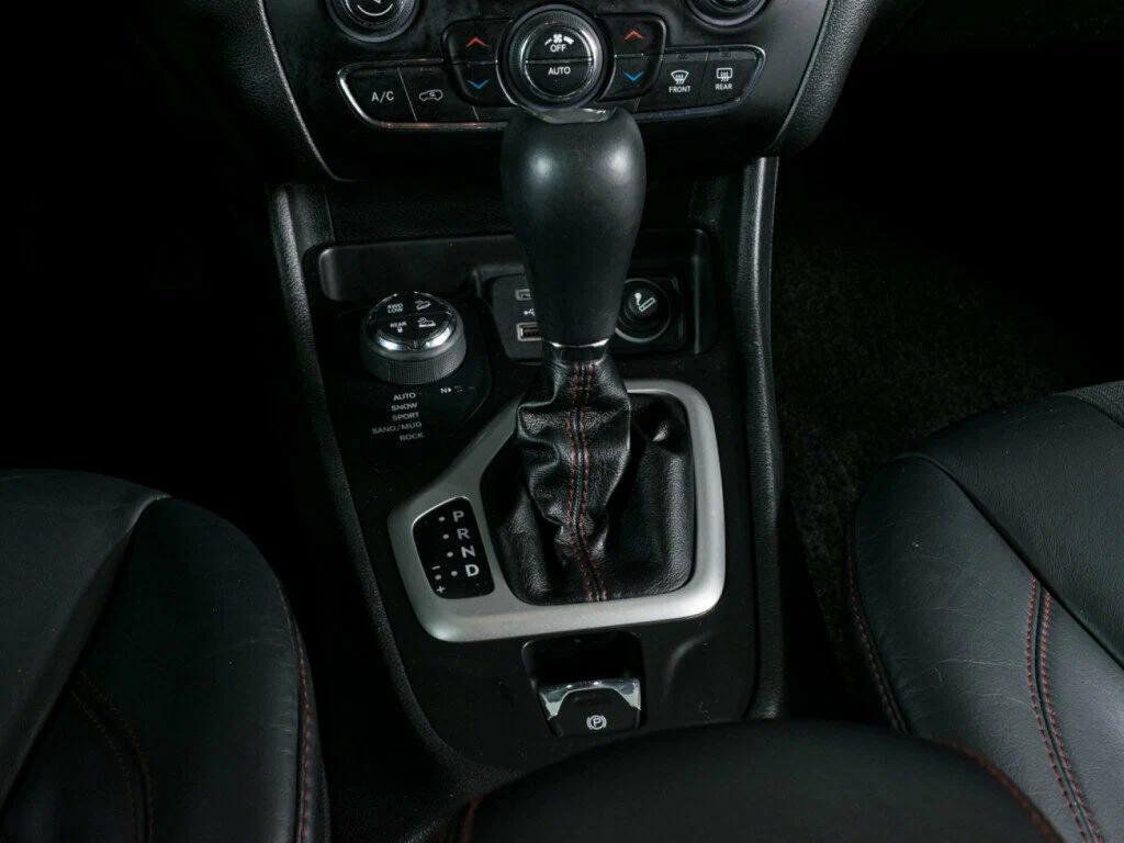 Jeep Cherokee 2017, серый