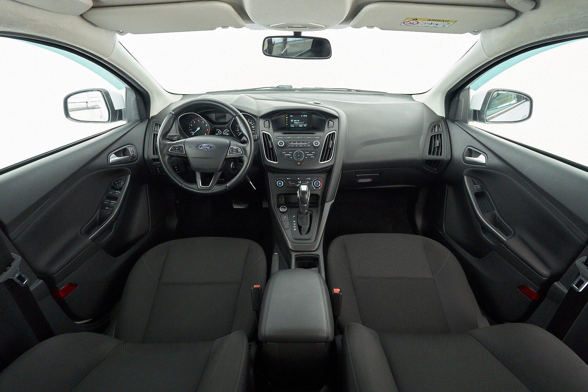 Ford Focus 2016, белый