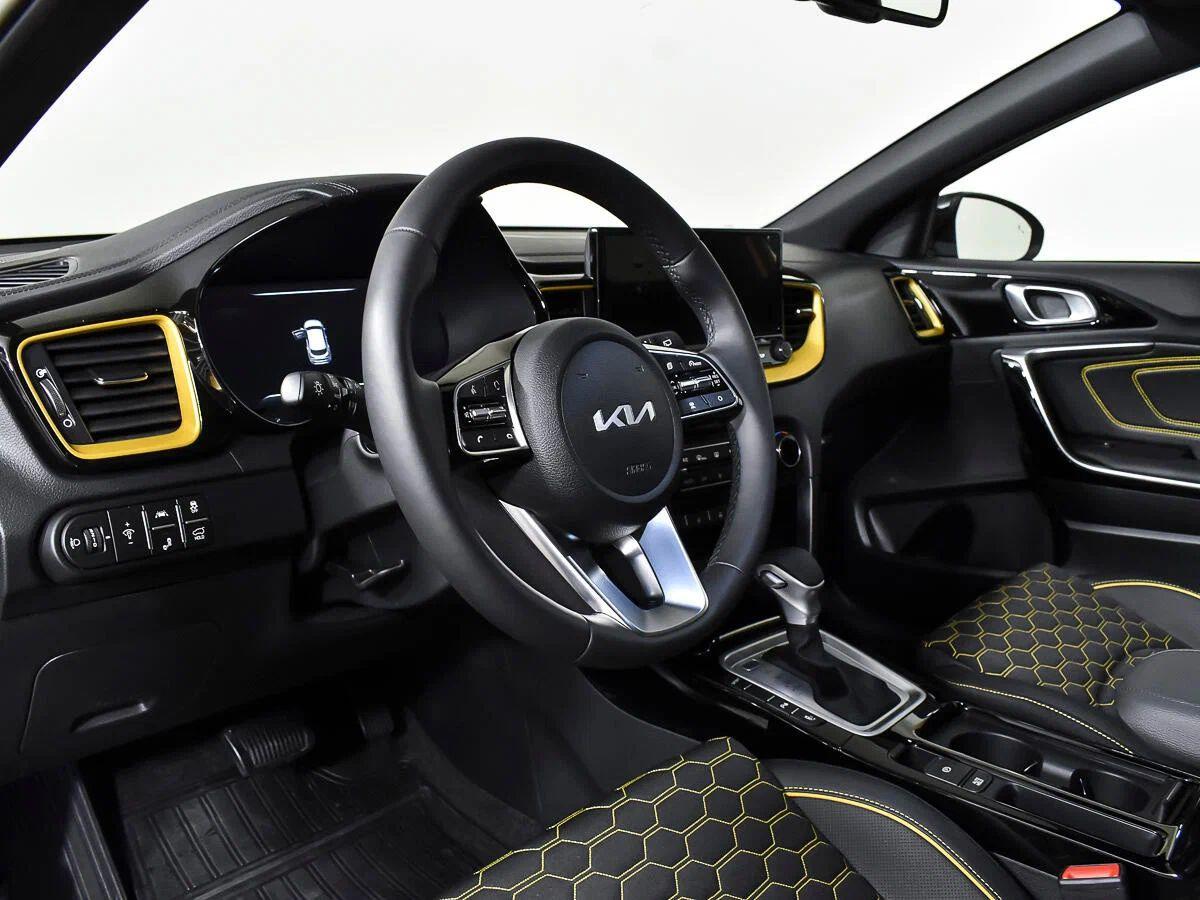 Kia XCeed 2021, желтый