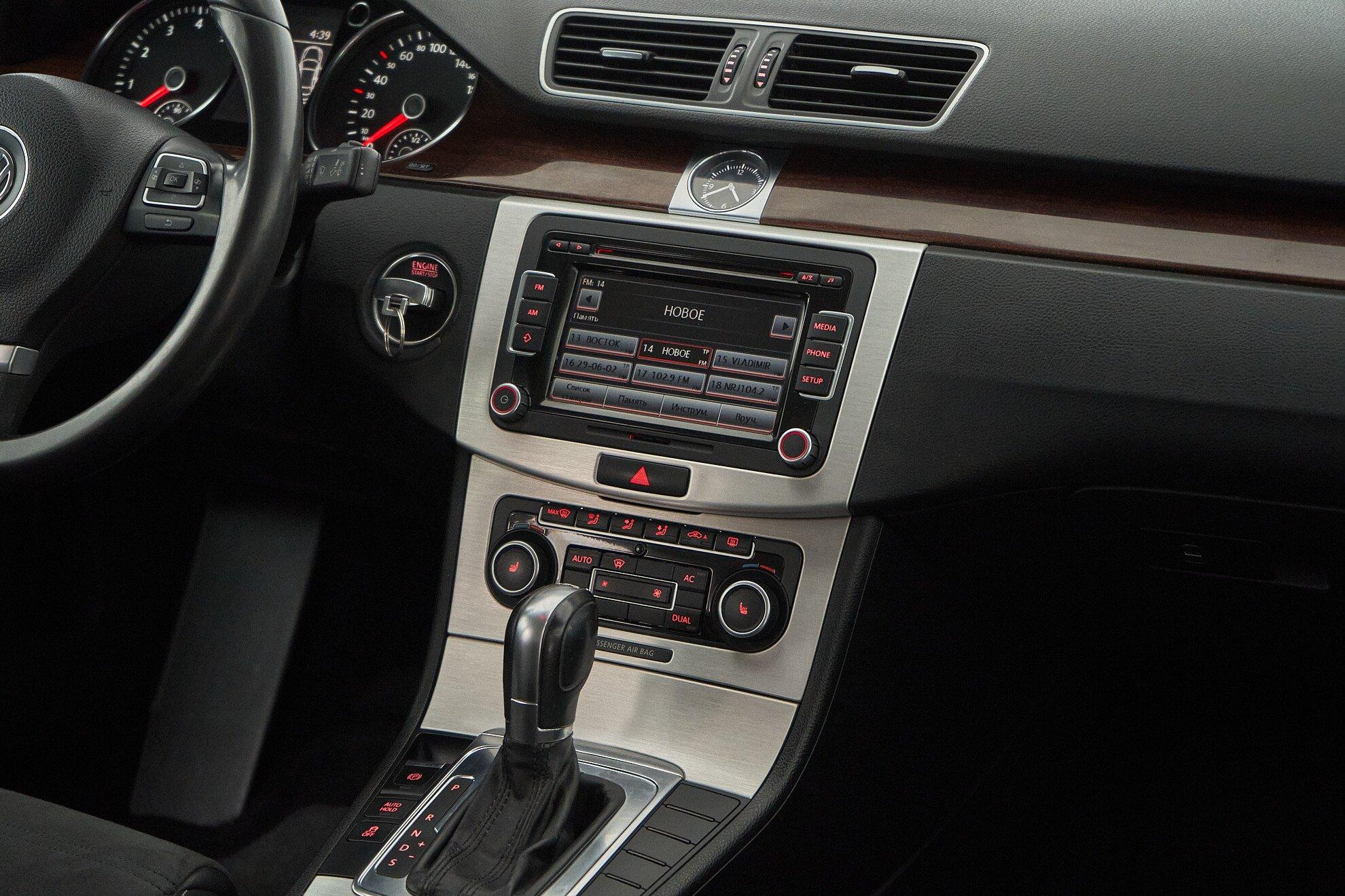Volkswagen Passat CC 2011, бежевый