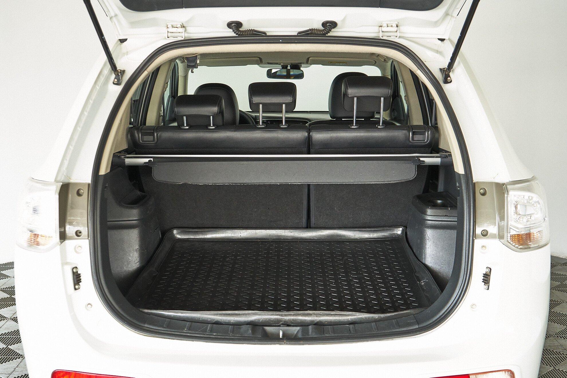 Mitsubishi Outlander 2014, белый