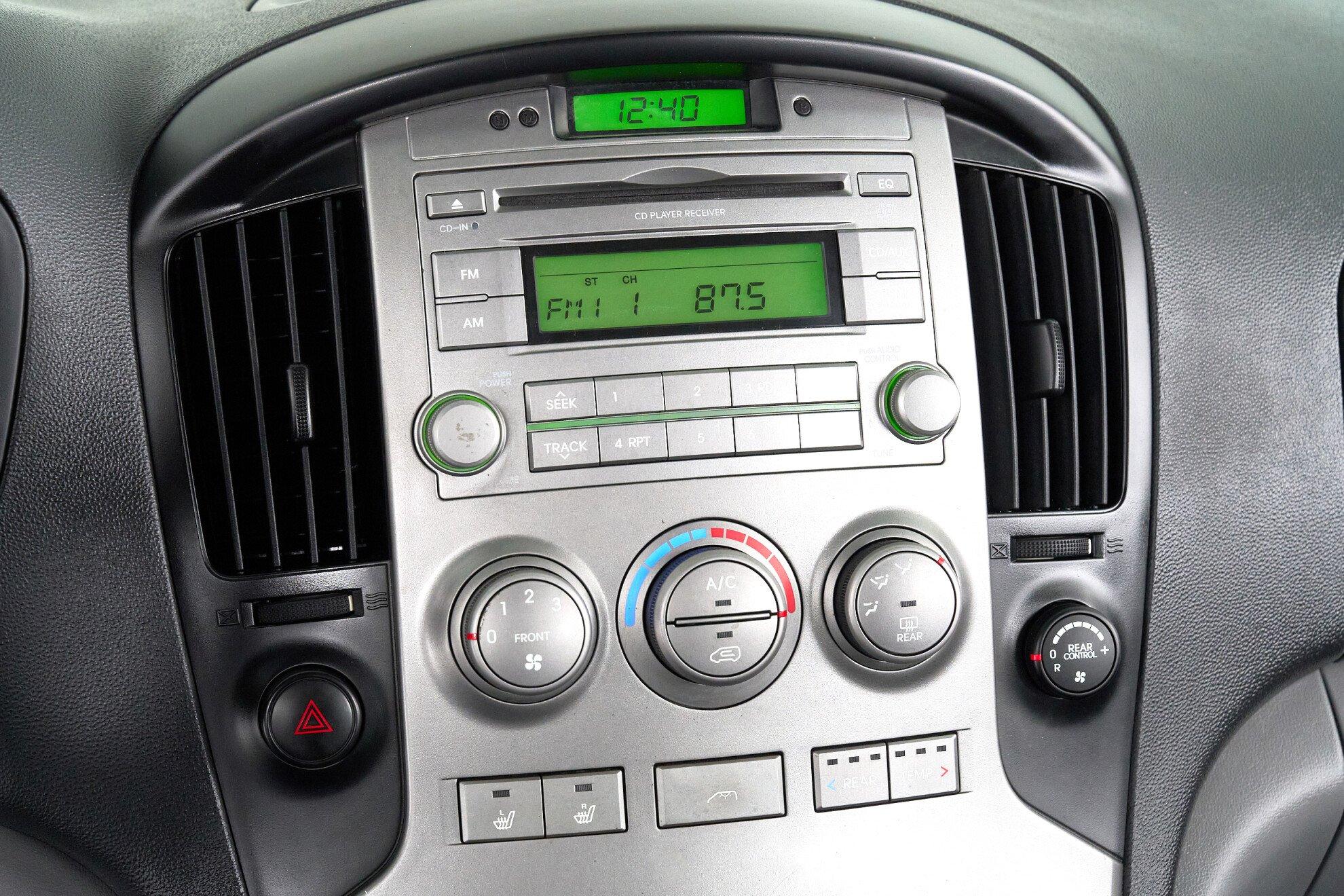 Hyundai Grand Starex 2012, серый