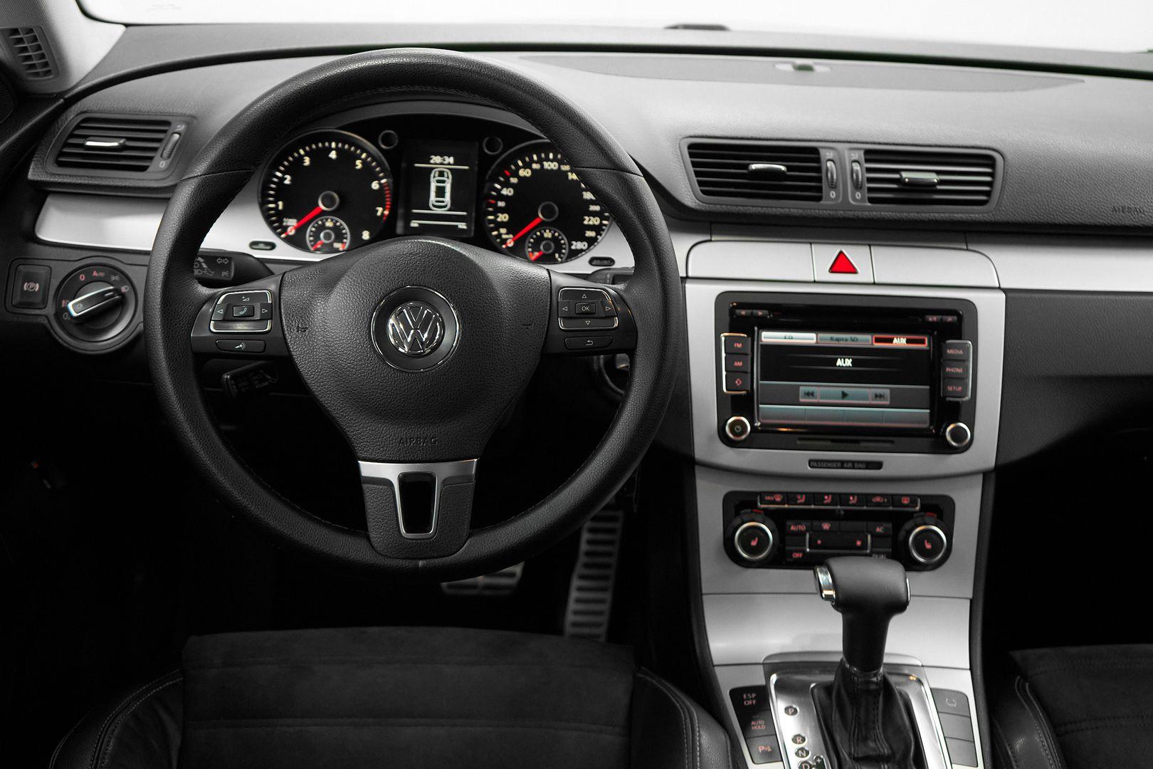 Volkswagen Passat CC 2012, бежевый